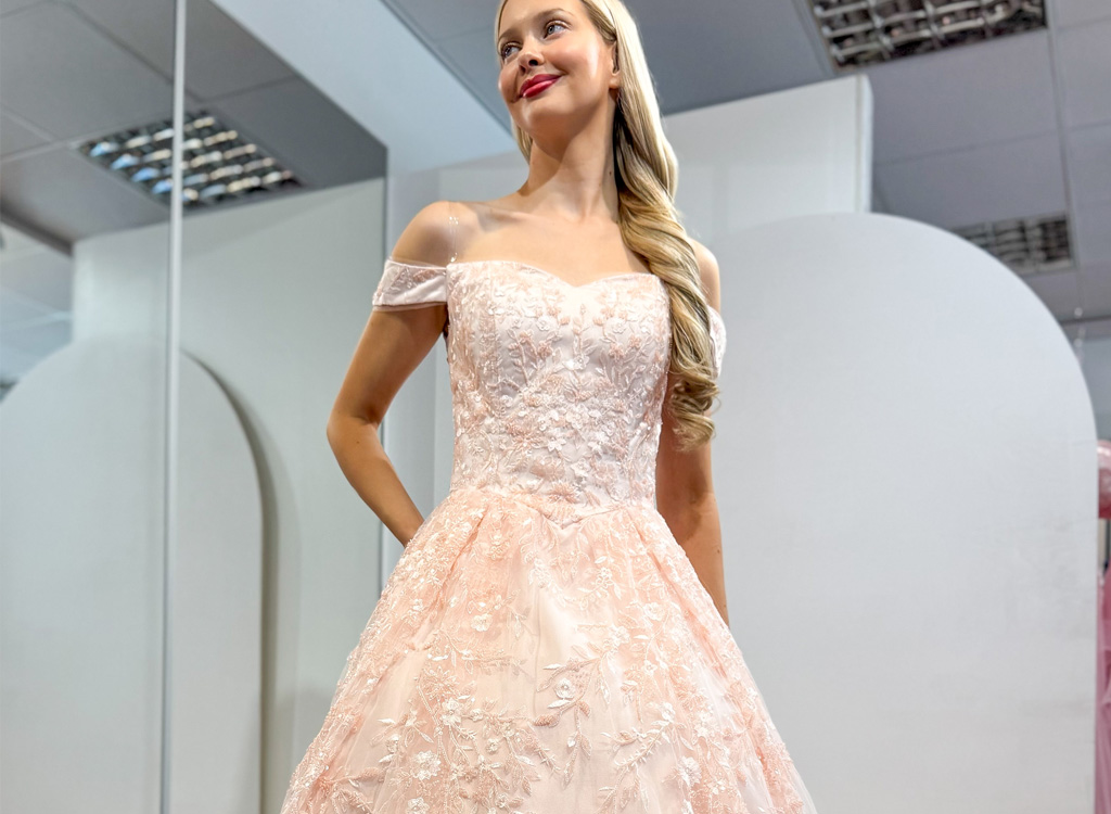 Mistä maksat, kun ostat vanhojentanssimekon